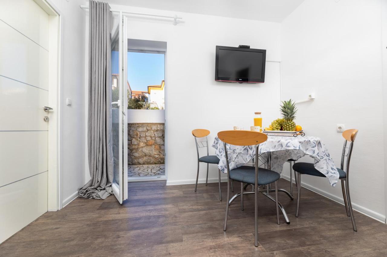 Apartments Aisa* Countryside Holiday Just 500M From The Beach! Krk Town Exterior foto